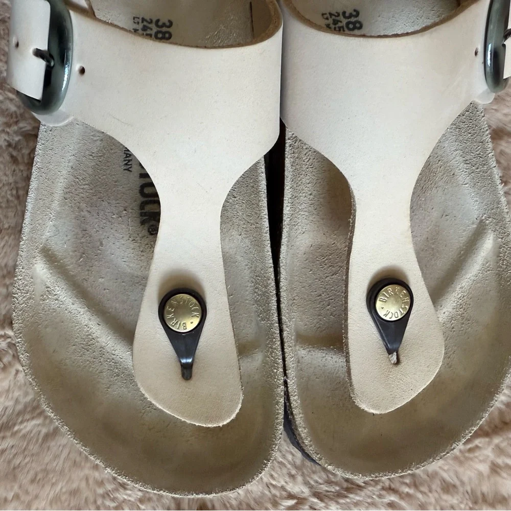 Birkenstock Gizeh Big Buckle Almond Sandals. Worn Once! - Picture 5 of 8
